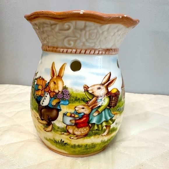 Yankee Candle Other - Yankee Candle Vintage Bunnies Rabbit Eggs Barn Tart Wax Warmer 2011 Ceramic